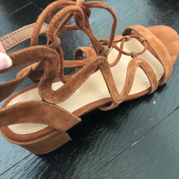 Saks 5th Ave suede strapped block heels brown - Picture 4 of 5